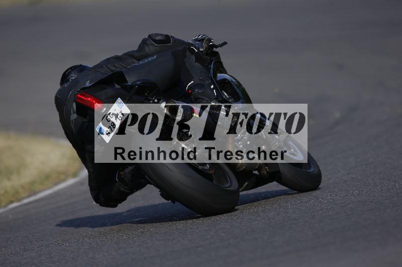 /Archiv-2023/29 05.06.2023 Afterwork Moto Club Anneau du Rhin/vert-novice/backside